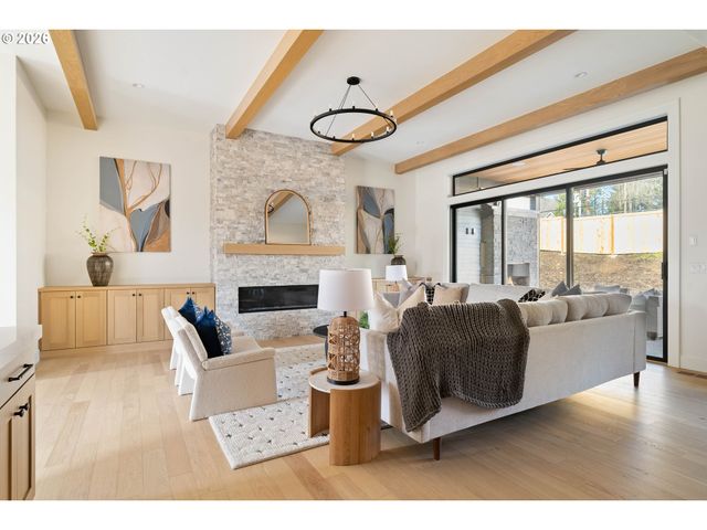 8125 Sw WESTGATE Way, Portland, OR 97225