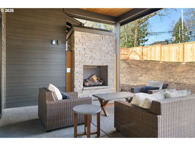 8125 Sw WESTGATE Way, Portland, OR 97225