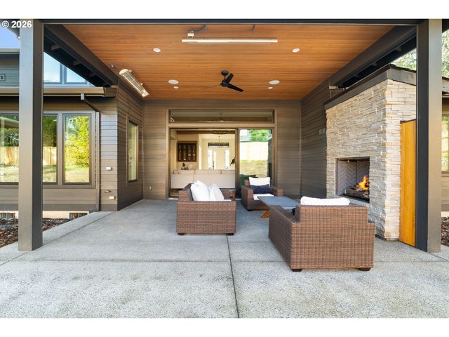 8125 Sw WESTGATE Way, Portland, OR 97225