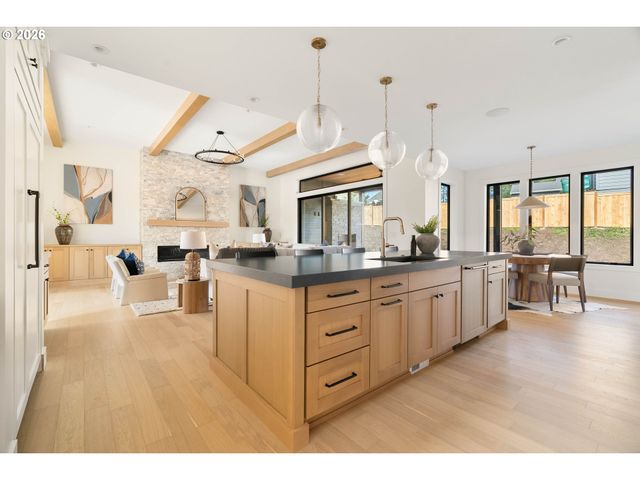 8125 Sw WESTGATE Way, Portland, OR 97225