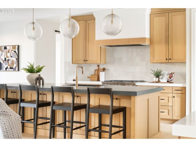 8125 Sw WESTGATE Way, Portland, OR 97225