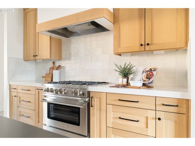 8125 Sw WESTGATE Way, Portland, OR 97225