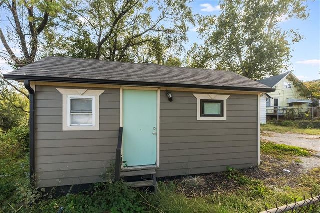 8810 SMART Avenue, Independence, MO 64053