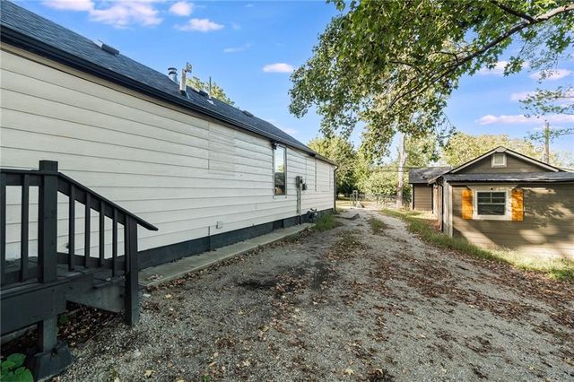 8810 SMART Avenue, Independence, MO 64053