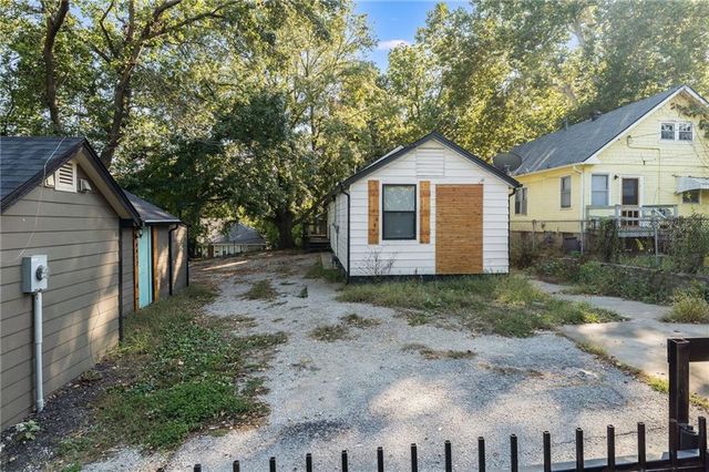 8810 SMART Avenue, Independence, MO 64053