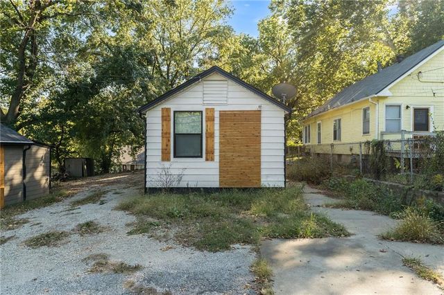 8810 SMART Avenue, Independence, MO 64053