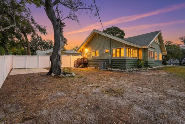 1550 3RD AVENUE W, Bradenton, FL 34205