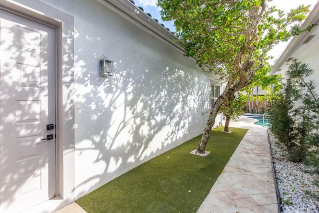 2443 PLAYERS Court, Wellington, FL 33414