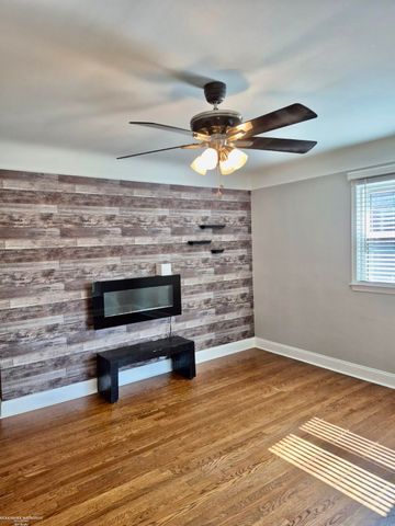 20007 Elizabeth Street, St Clair Shores, MI 48080