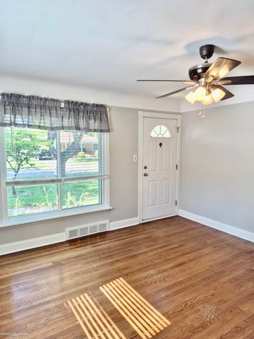 20007 Elizabeth Street, St Clair Shores, MI 48080
