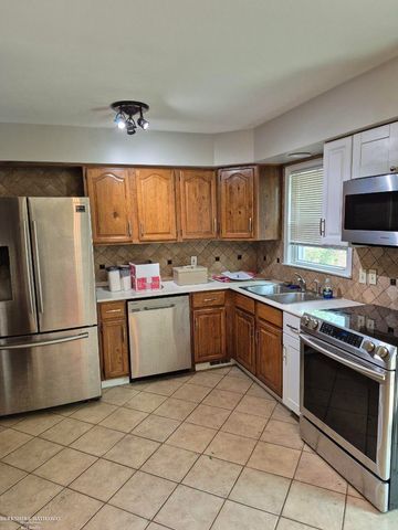 20007 Elizabeth Street, St Clair Shores, MI 48080