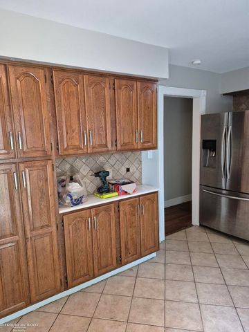 20007 Elizabeth Street, St Clair Shores, MI 48080