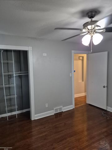 20007 Elizabeth Street, St Clair Shores, MI 48080