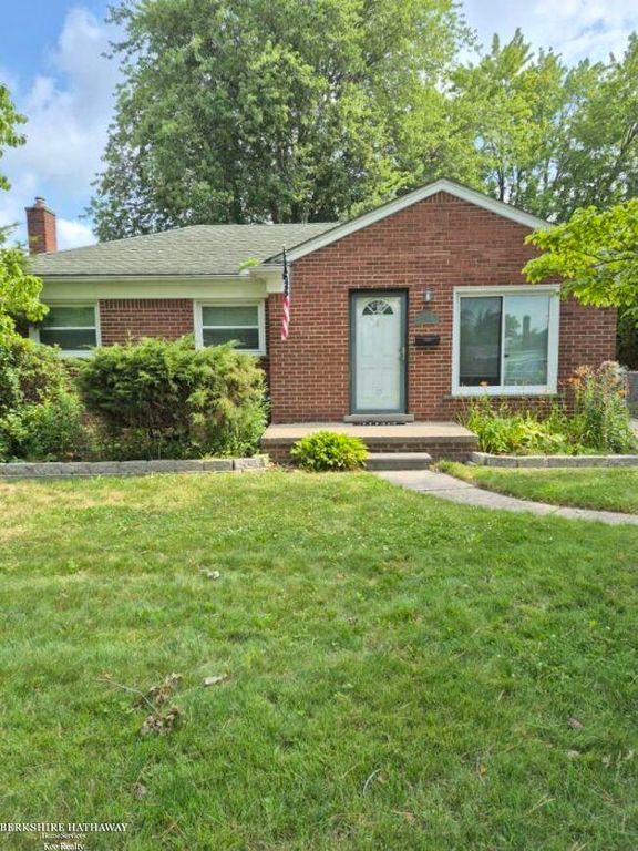 20007 Elizabeth Street, St Clair Shores, MI 48080