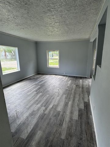 327 N Robinson Street, Schoolcraft, MI 49087