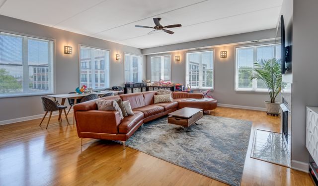 2602 W DIVERSEY Avenue 401, Chicago, IL 60647