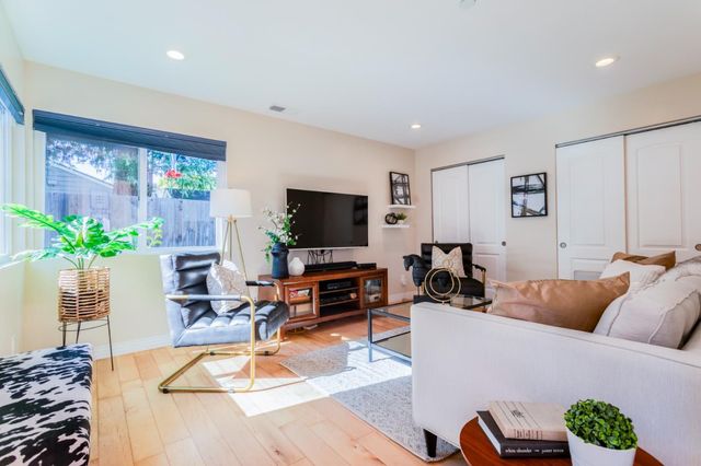 167 F Street, Redwood City, CA 94063