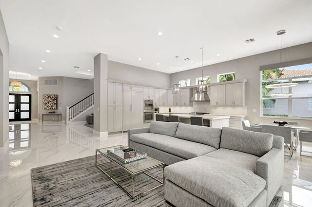 184 Viera Drive, Palm Beach Gardens, FL 33418