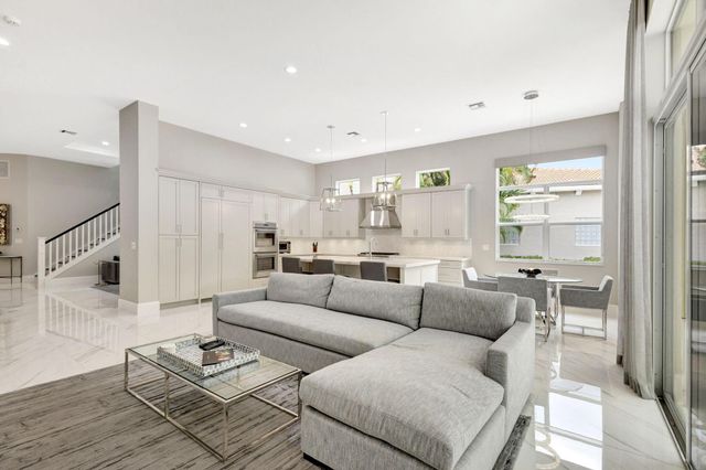 184 Viera Drive, Palm Beach Gardens, FL 33418