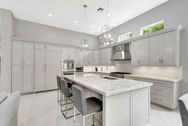 184 Viera Drive, Palm Beach Gardens, FL 33418