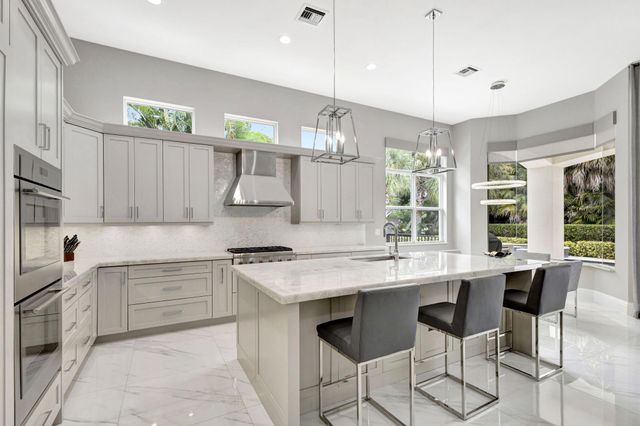 184 Viera Drive, Palm Beach Gardens, FL 33418