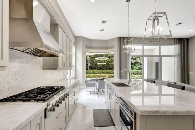 184 Viera Drive, Palm Beach Gardens, FL 33418