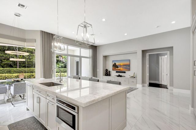 184 Viera Drive, Palm Beach Gardens, FL 33418