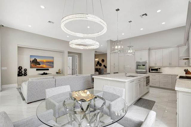 184 Viera Drive, Palm Beach Gardens, FL 33418