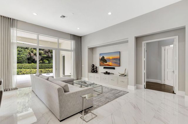 184 Viera Drive, Palm Beach Gardens, FL 33418