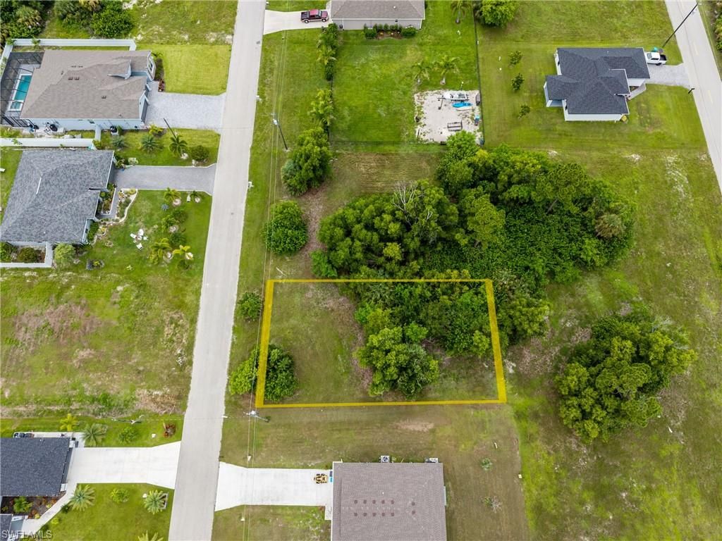 Image 2 of property listing at 4162 NW 40th AVE, Cape Coral, FL 33993