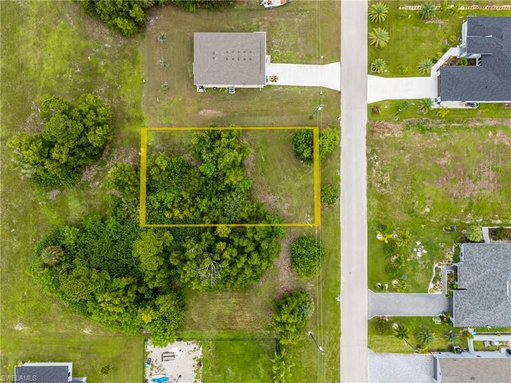 Image 3 of property listing at 4162 NW 40th AVE, Cape Coral, FL 33993