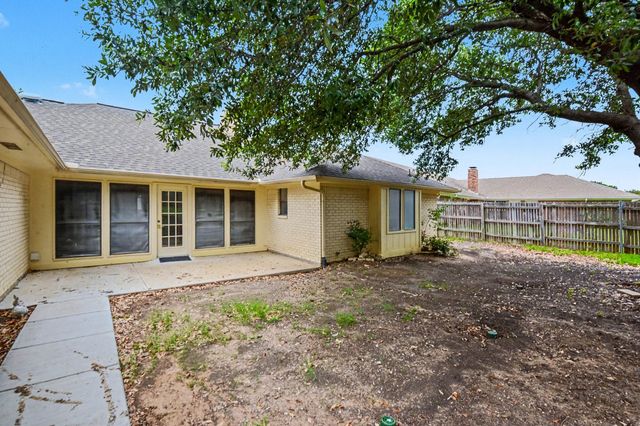 1702 Surrey Court, Garland, TX 75043