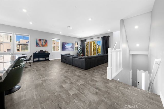 115 Frame, Irvine, CA 92618