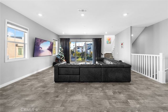 115 Frame, Irvine, CA 92618