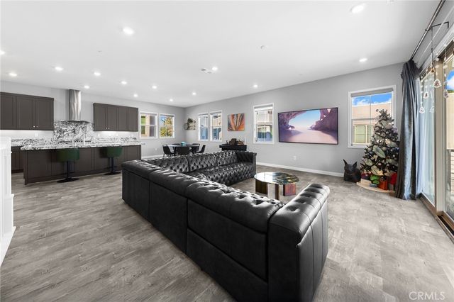 115 Frame, Irvine, CA 92618