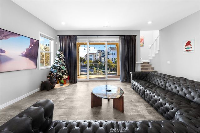 115 Frame, Irvine, CA 92618