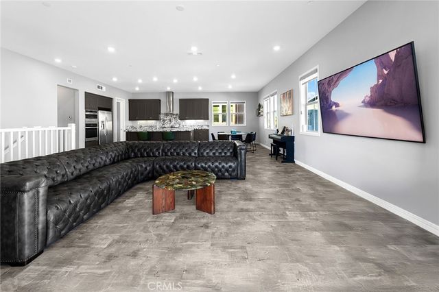 115 Frame, Irvine, CA 92618