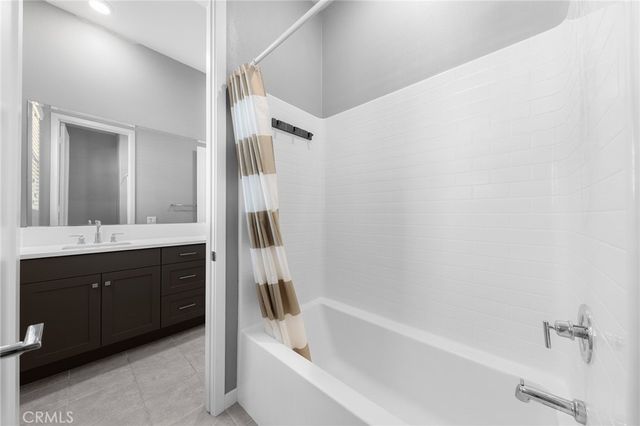 115 Frame, Irvine, CA 92618