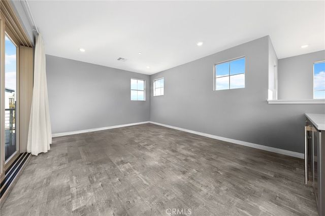 115 Frame, Irvine, CA 92618