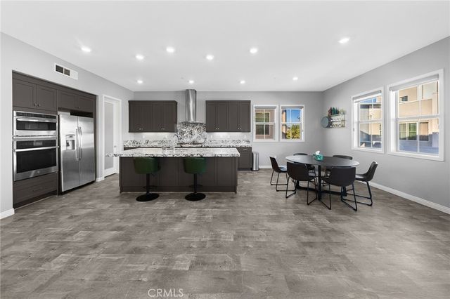 115 Frame, Irvine, CA 92618