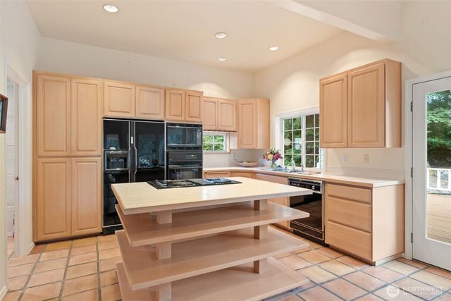 641 E Lakeshore Drive, Allyn, WA 98524