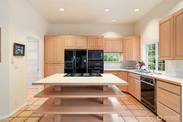641 E Lakeshore Drive, Allyn, WA 98524