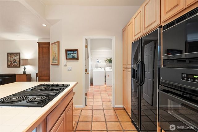 641 E Lakeshore Drive, Allyn, WA 98524