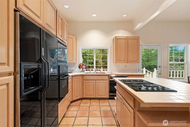 641 E Lakeshore Drive, Allyn, WA 98524