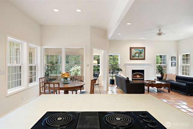 641 E Lakeshore Drive, Allyn, WA 98524