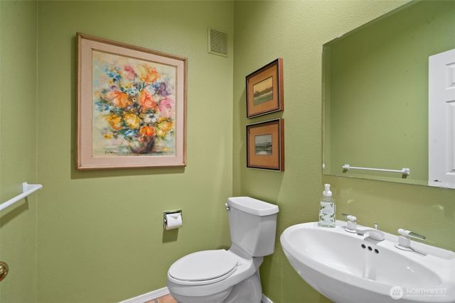 641 E Lakeshore Drive, Allyn, WA 98524