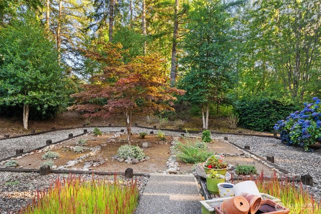 641 E Lakeshore Drive, Allyn, WA 98524