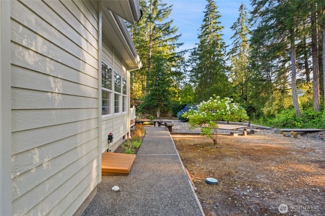 641 E Lakeshore Drive, Allyn, WA 98524
