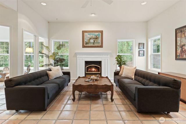 641 E Lakeshore Drive, Allyn, WA 98524