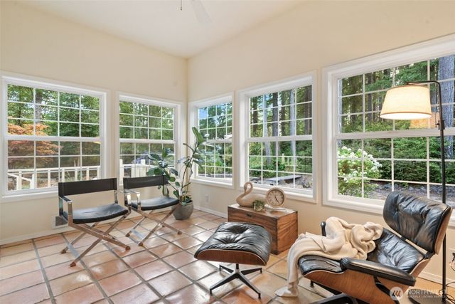 641 E Lakeshore Drive, Allyn, WA 98524